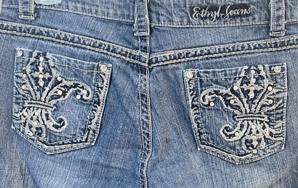 Ethyl Jeans Classic Women 8 Denim Bermuda Shorts Fleur De Lis Embroidered Pocket